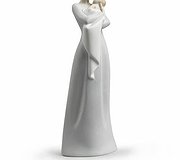 Lladro - A Mothers Embrace